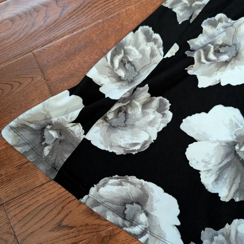 EUC Simply Vera Vera Wang Sleeveless Dress Black Gray White Floral Size Small - Picture 3 of 11